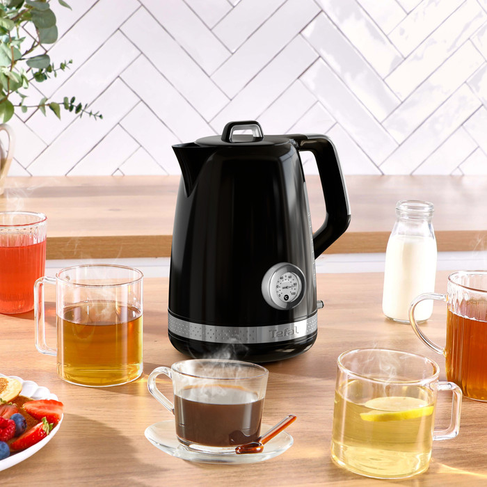 Tefal Soleil KO3558 1.7L Black product in use