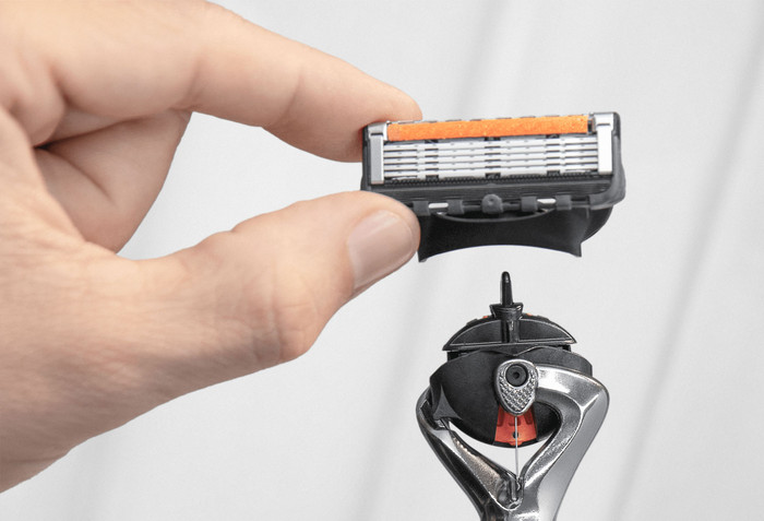 Gillette Proglide + 10 Replacement Blades detail