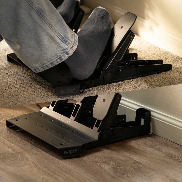 Logitech G RS50 System PlayStation und PC + RS Pedale produkt in gebrauch