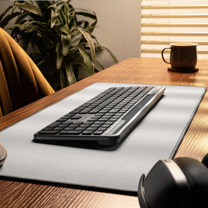Logitech Signature Slim Solar+ Wireless Keyboard QWERTZ product in use