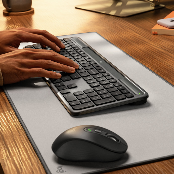 Logitech Signature Slim Solar+ Wireless Keyboard QWERTZ product in use