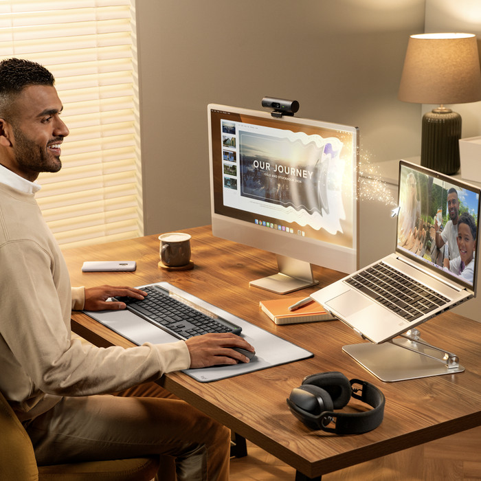 Logitech Signature Slim Solar+ Wireless Keyboard QWERTZ product in use