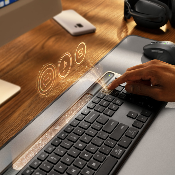 Logitech Signature Slim Solar+ Wireless Keyboard QWERTZ product in use