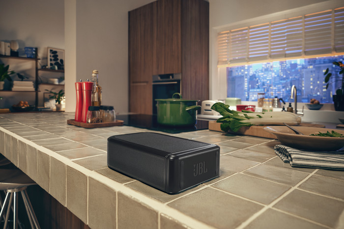 JBL Bar 1300 M2 Schwarz produkt in gebrauch