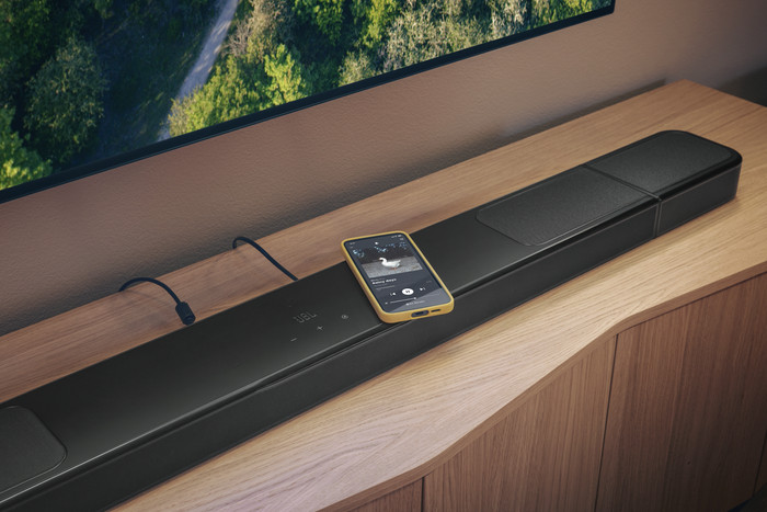 JBL Bar 1300 M2 Schwarz produkt in gebrauch