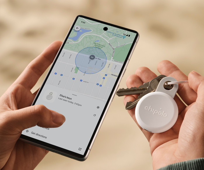 Chipolo LOOP Weiß produkt in gebrauch