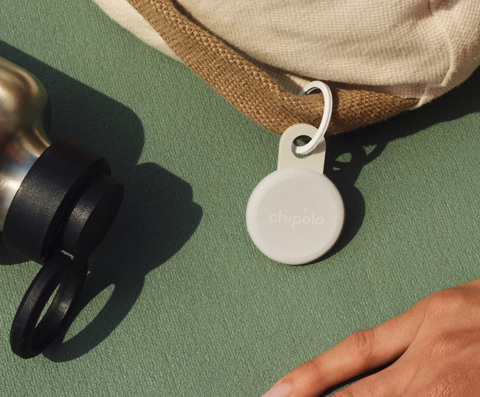 Chipolo LOOP Weiß produkt in gebrauch