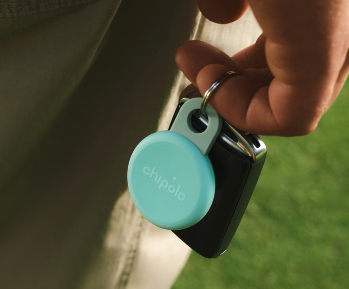 Chipolo LOOP Mint Green product in use