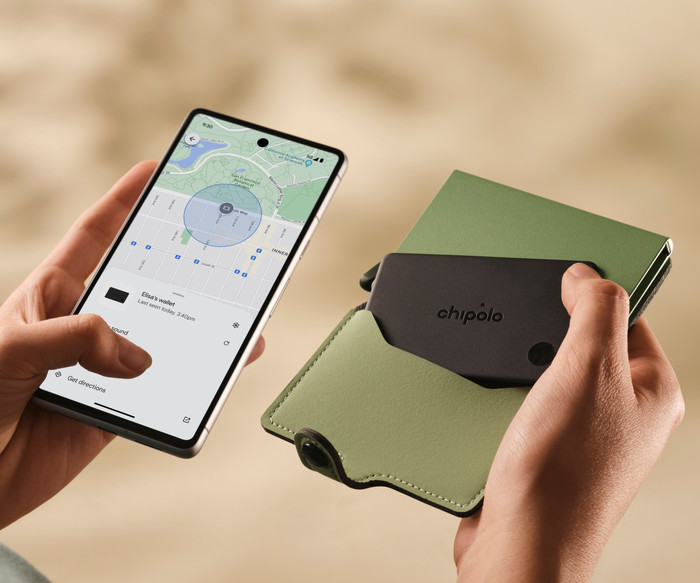 Chipolo CARD product in use