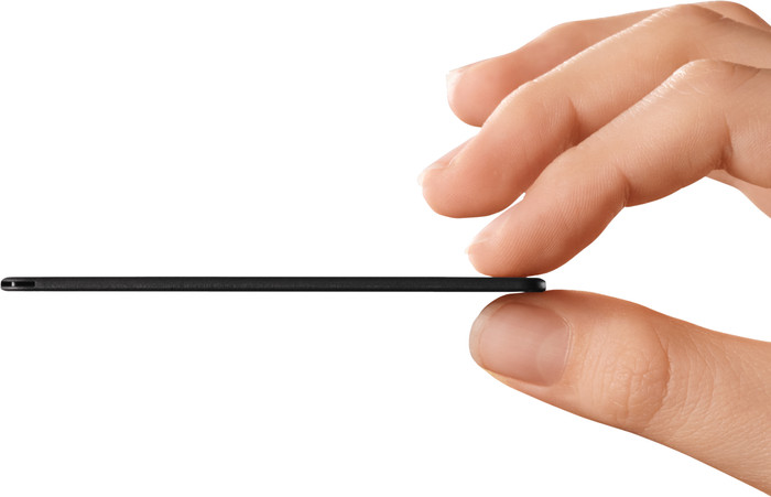 Chipolo CARD + LOOP Black product in use