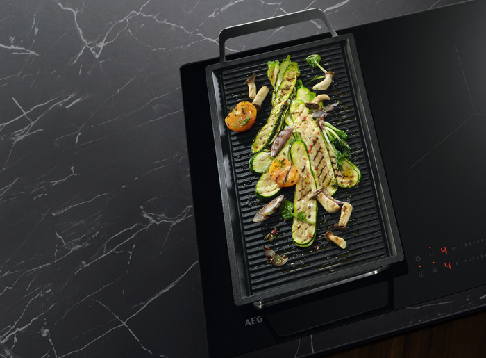 AEG TO64IB0FXB product in use