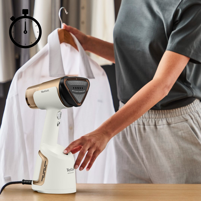 Tefal AeroSteam DT9820 product in use