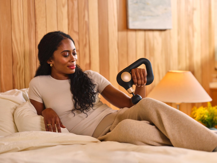 Therabody Theragun Sense 2 Schwarz produkt in gebrauch