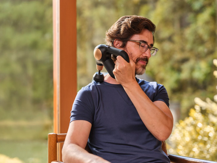 Therabody Theragun Sense 2 Schwarz produkt in gebrauch