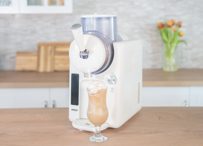 Unold 2-in-1 Slush- und Softeismaschine Sofie produkt in gebrauch