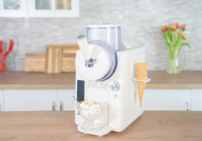 Unold 2-in-1 Slush- und Softeismaschine Sofie produkt in gebrauch