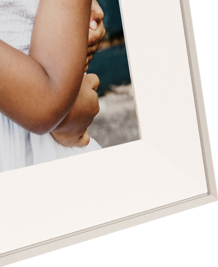 Aura Frames Aspen White detail