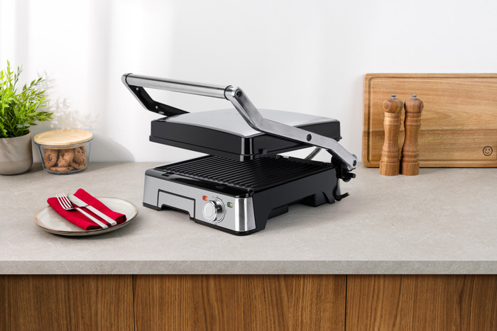 Pierre Toastie Maker PCG2000 product in use