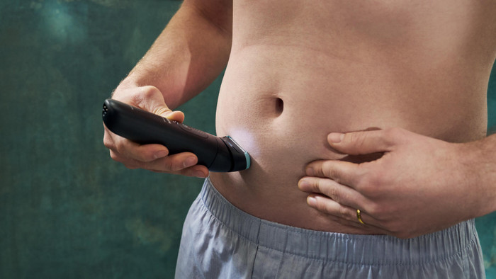 Philips Series 7000 BG7470/15 product in use