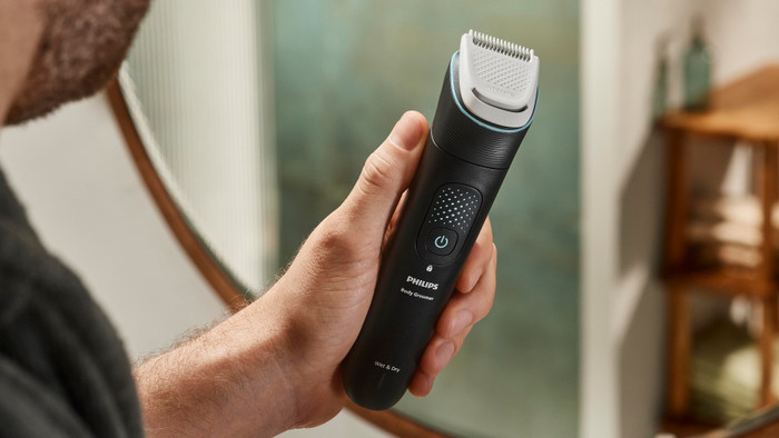 Philips Series 7000 BG7470/15 product in use