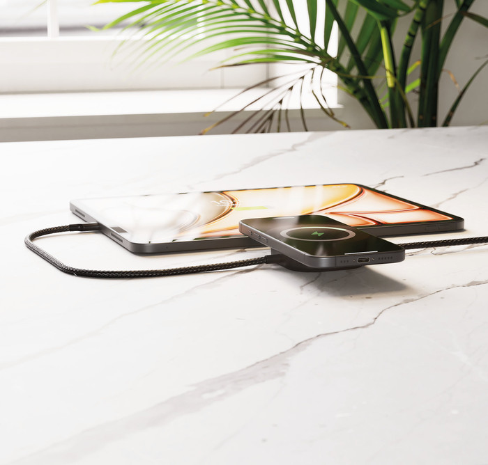 Zens Pro 2 Kabelloses Ladegerät 15 Watt mit USB-C-Kabel Schwarz produkt in gebrauch