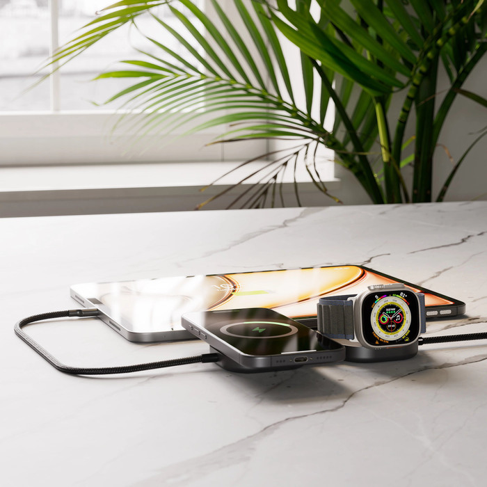 Zens Pro 3 Kabelloses Ladegerät 20 Watt mit USB-C-Kabel Schwarz produkt in gebrauch