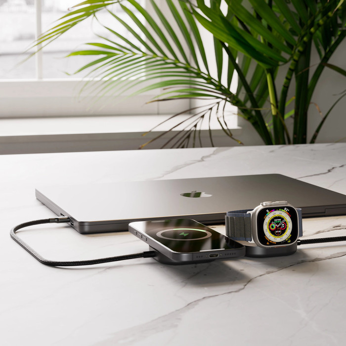 Zens Pro 3 Kabelloses Ladegerät 20 Watt mit USB-C-Kabel Schwarz produkt in gebrauch