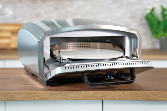 Unold Pizza Oven Enzo product in use