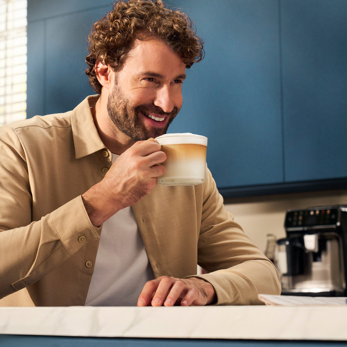 Philips LatteGo 5500 EP5547/90 product in use