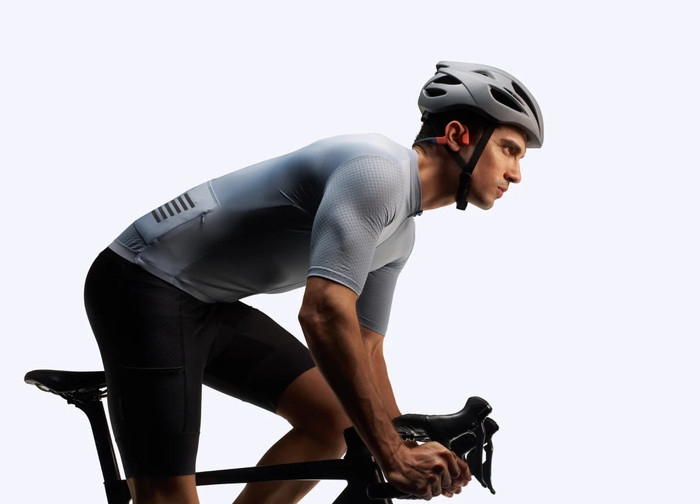 Shokz OpenSwim Pro USB-C Rot produkt in gebrauch