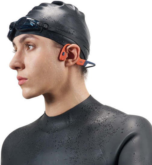 Shokz OpenSwim Pro USB-C Rot produkt in gebrauch