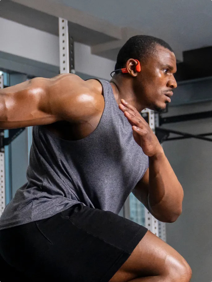 Shokz OpenSwim Pro USB-C Rot produkt in gebrauch