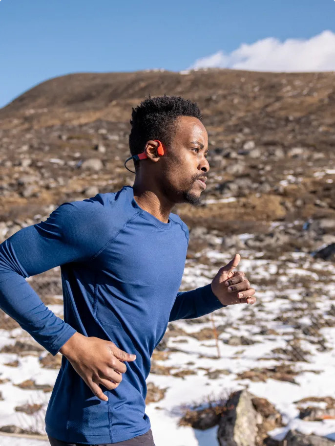 Shokz OpenSwim Pro USB-C Rot produkt in gebrauch