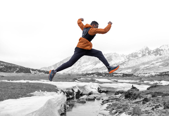 Shokz OpenSwim Pro USB-C Rot produkt in gebrauch