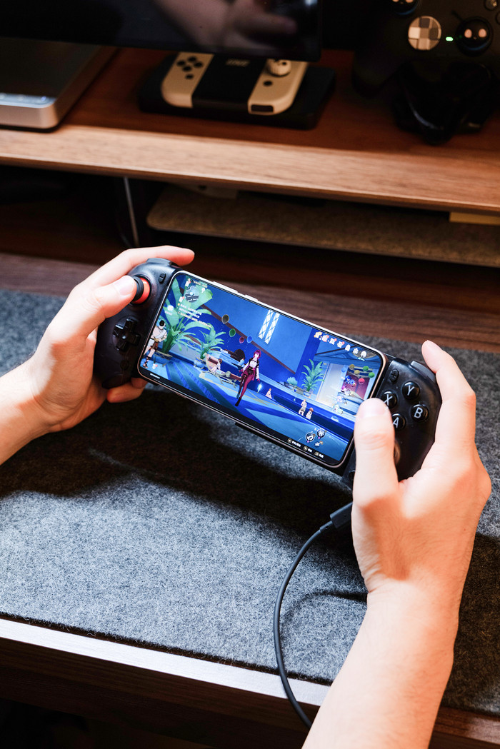 VITURE x 8BitDo Ultimate Mobile Gaming Controller (USB-C) produkt in gebrauch