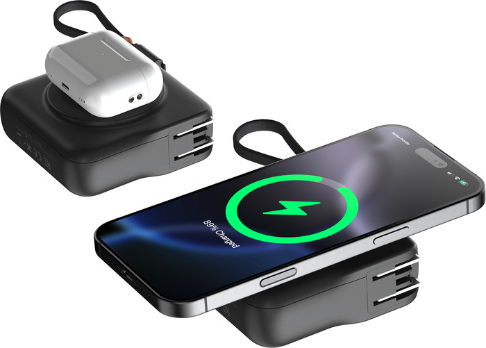 Xtorm TravelPro 30W 3-in-1 MagSafe Power Bank 10,000mAh Black product in use