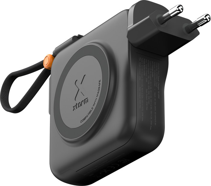 Xtorm TravelPro 30W 3-in-1 MagSafe Power Bank 10,000mAh Black right side