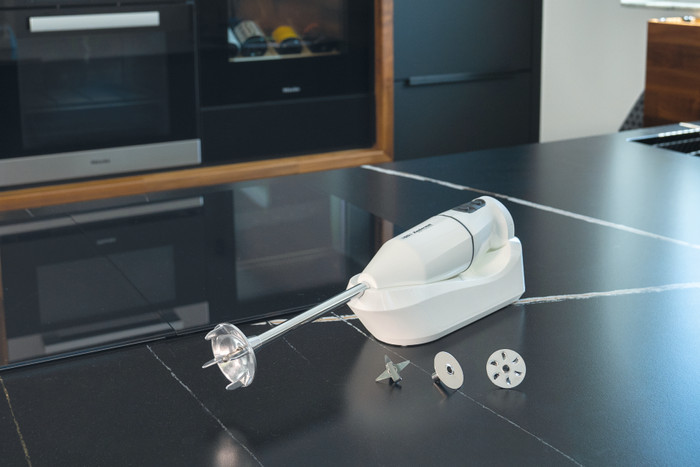 Unold ESGE Stabmixer Kabellos PRO Weiß produkt in gebrauch