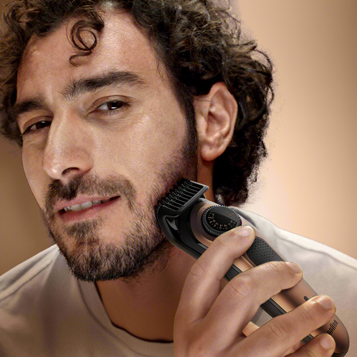 King C. Gillette PRO product in use