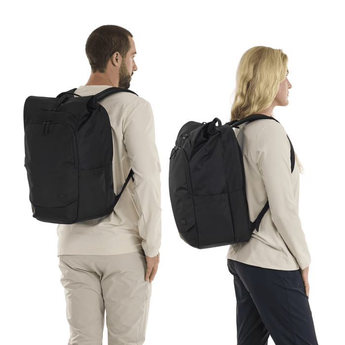 Case Logic Variate 17 Zoll Laptoprucksack Schwarz produkt in gebrauch