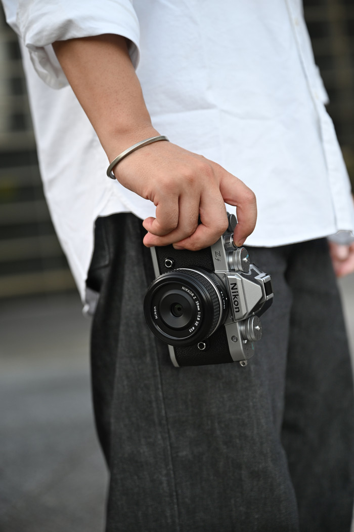 Nikon Z f Body Silver visual supplier