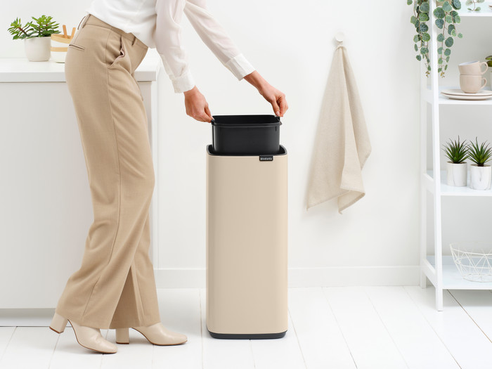 Brabantia Bo Touch Bin 30:L Soft Beige product in use