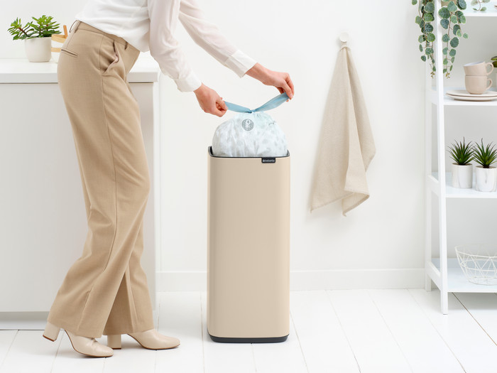 Brabantia Bo Touch Bin 30:L Soft Beige product in use