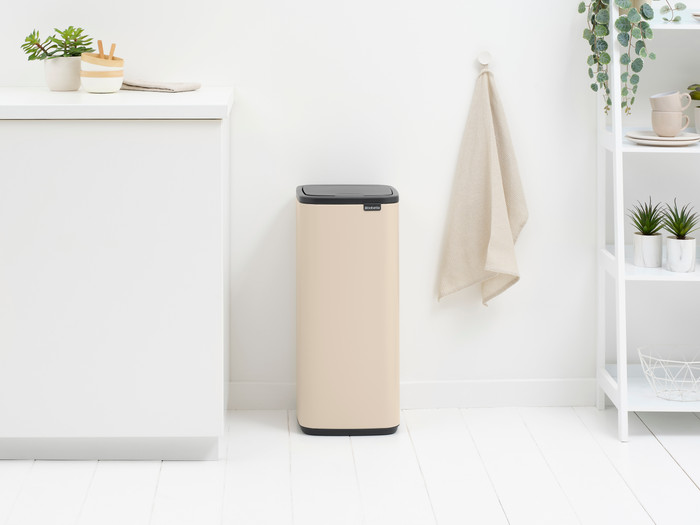 Brabantia Bo Touch Bin 30:L Soft Beige product in use