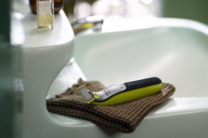 Philips OneBlade 360 Face QP2734/31 product in use