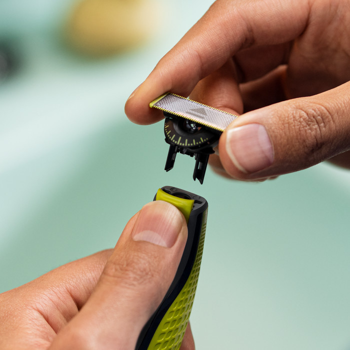 Philips OneBlade 360 Face QP2734/31 product in use