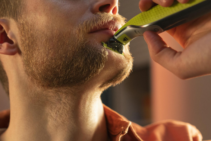 Philips OneBlade 360 Face QP2734/31 product in use