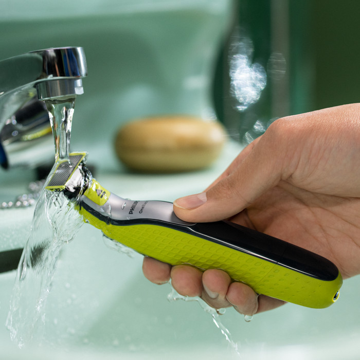 Philips OneBlade 360 Face QP2734/31 product in use