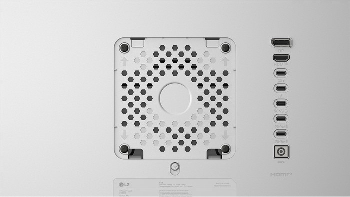 LG UltraFine 32U990-S detail