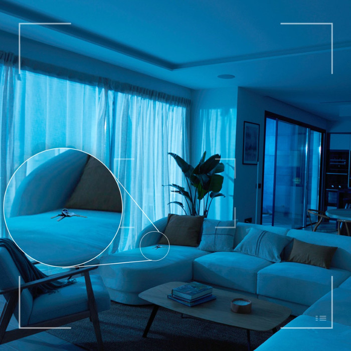 Philips Hue Secure 2K Desktop-Kamera Schwarz produkt in gebrauch